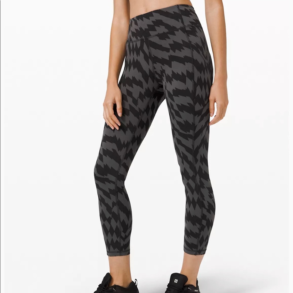 Lululemon invigorate Hr Tight 25” new with tags!